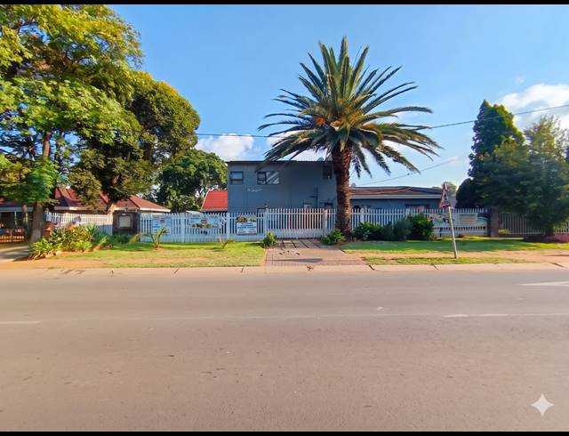 10 BEDROOM HOUSE FOR SALE IN THREE RIVERS